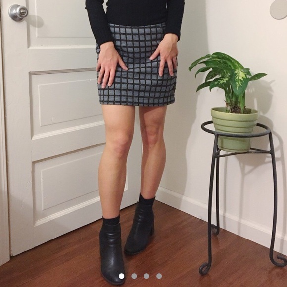 Grey and black checkered pattern mini skirt - Picture 1 of 4